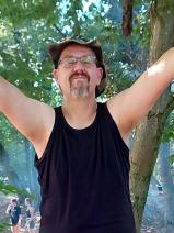 Sziasztok! Zoltán vagyok. Komoly lenti párkereső nők jelentkezését várom.