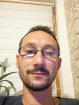 Sziasztok! Ákos vagyok. Komoly penci párkereső nők jelentkezését várom.