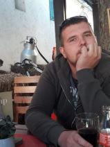 Sziasztok! Ádám vagyok. Online gyáli randizni vágyó nők kattinsatok a kedvenc gombra.