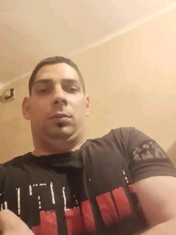 Robert, 28 éves tatárszentgyörgyi társkereső férfi profil fotója
