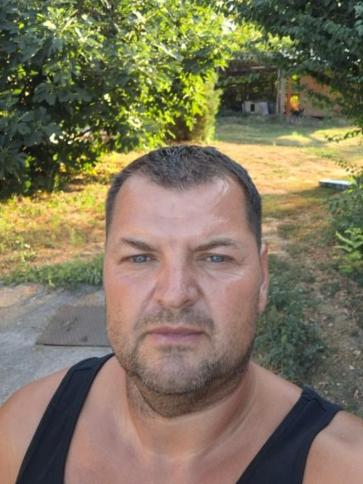 Lászlo, 46 éves sárszentágotai társkereső férfi profil fotója