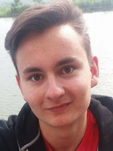 Zsolti, 27 éves dunaalmási társkereső férfi profil fotója