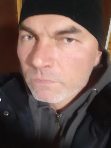 Mihály, 46 éves tatabányai társkereső férfi profil fotója Mihály, 46 éves tatabányai társkereső férfi profil fotója