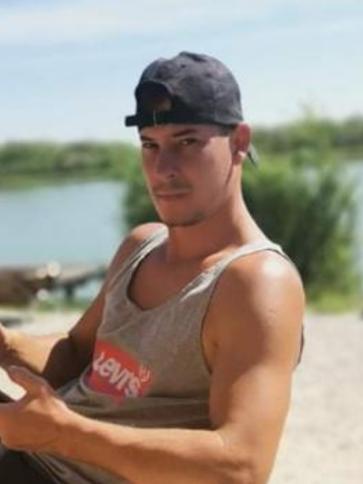 István, 38 éves szabadbattyáni társkereső férfi profil fotója