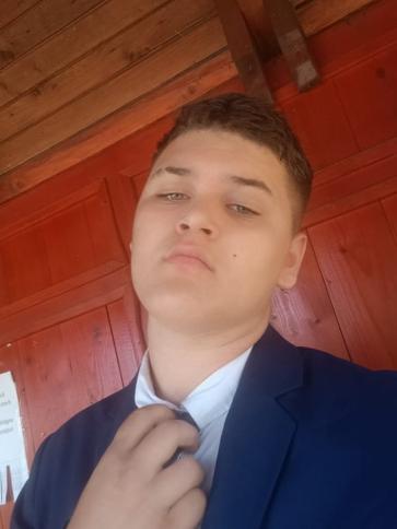 Levente, 20 éves nagymányoki társkereső férfi profil fotója