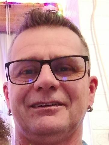 Sándor, 47 éves törteli társkereső férfi profil fotója Sándor, 47 éves törteli társkereső férfi profil fotója