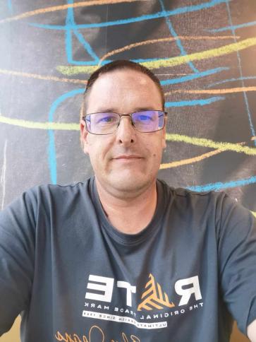 Viktor, 47 éves dombóvári társkereső férfi profil fotója
