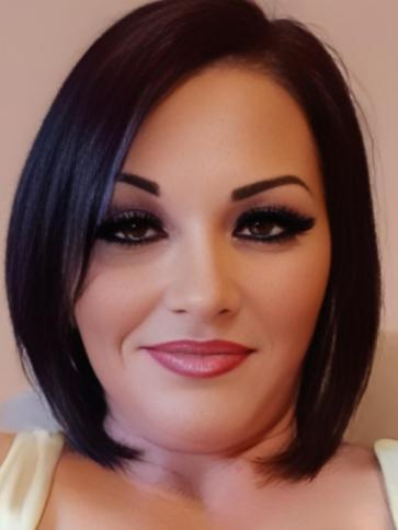 Juli, 44 éves miskolci társkereső nő profil fotója
