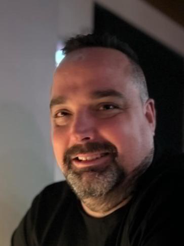 Levi, 41 éves Budapest XV. kerületi társkereső férfi profil fotója Levi, 41 éves Budapest XV. kerületi társkereső férfi profil fotója