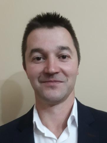 Gyula, 41 éves romániai társkereső férfi profil fotója Gyula, 41 éves romániai társkereső férfi profil fotója