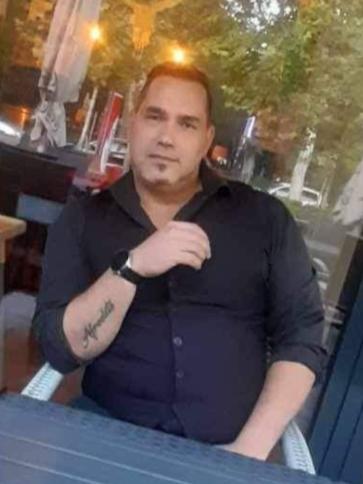 Zoli, 37 éves hajdúszoboszlói társkereső férfi profil fotója Zoli, 37 éves hajdúszoboszlói társkereső férfi profil fotója