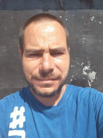 Szente, 40 éves százhalombattai társkereső férfi profil fotója