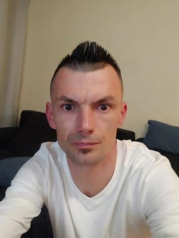 Pál, 37 éves táborfalvai társkereső férfi profil fotója