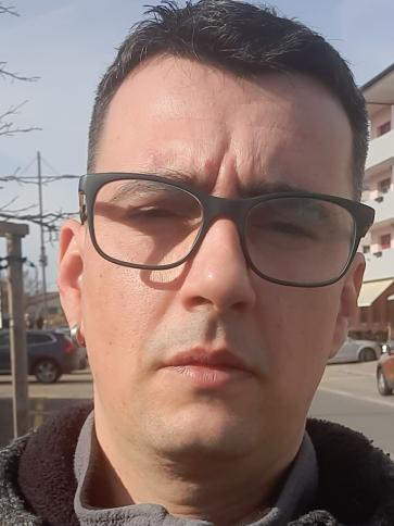 László, 47 éves svájci társkereső férfi profil fotója