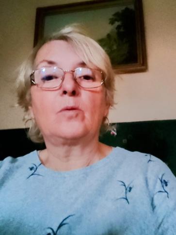 Sarolta, 62 éves ajaki társkereső nő profil fotója
