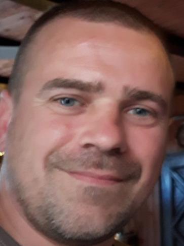 Csaba, 44 éves jászapáti társkereső férfi profil fotója Csaba, 44 éves jászapáti társkereső férfi profil fotója