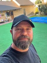 Sziasztok! Szilárd vagyok. Igényes albániai párkereső nőt keresek.