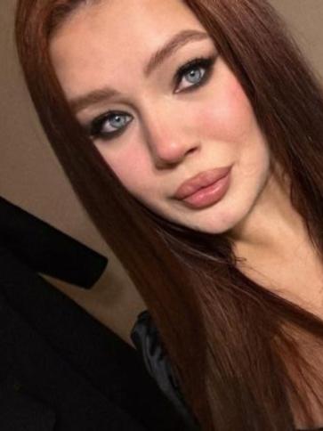 Flóra, 27 éves szegedi társkereső nő profil fotója