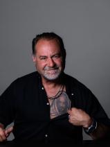 Sziasztok! Attila vagyok. Online kecskeméti randizni vágyó nők kattinsatok a kedvenc gombra.