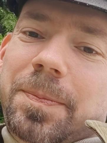 Áron, 38 éves Budapest XVI. kerületi társkereső férfi profil fotója