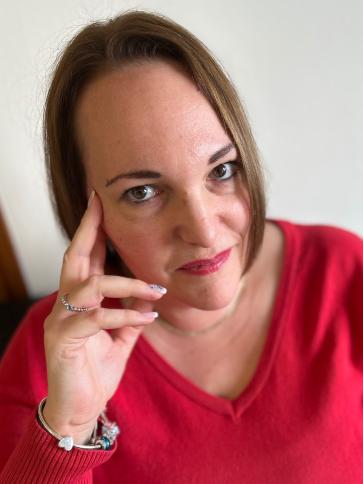 Viktória, 46 éves esztergomi társkereső nő profil fotója