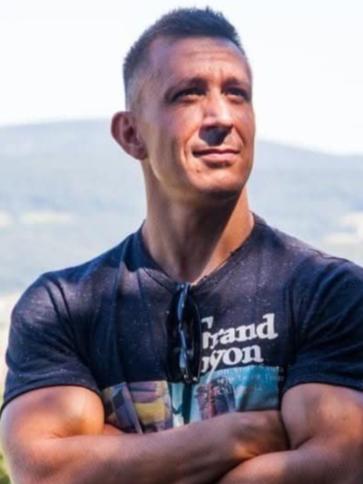 Zoli, 27 éves kecskeméti társkereső férfi profil fotója
