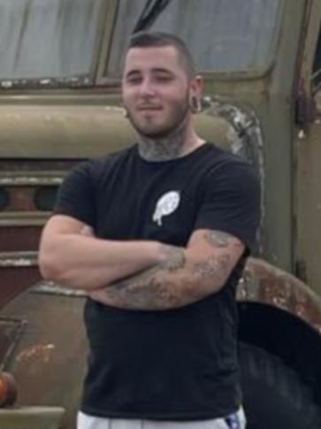 Zsolt, 23 éves szeghalmi társkereső férfi profil fotója