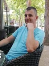 Sziasztok! Zsolt vagyok. Komoly Győr-Moson-Sopron megyei párkereső nők jelentkezését várom.