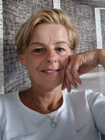 Hajni, 49 éves kiskunfélegyházi társkereső nő profil fotója Hajni, 49 éves kiskunfélegyházi társkereső nő profil fotója