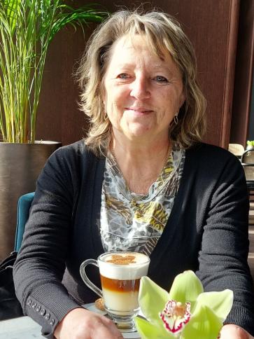 Erika, 62 éves Budapest XVIII. kerületi társkereső nő profil fotója Erika, 62 éves Budapest XVIII. kerületi társkereső nő profil fotója