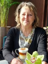 Sziasztok! Erika vagyok. Komoly Budapest XVIII. kerületi társkereső férfiak jelentkezését várom. Sziasztok! Erika vagyok. Komoly Budapest XVIII. kerületi társkereső férfiak jelentkezését várom.