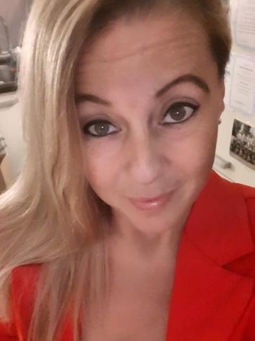 Heni, 47 éves Budapest X. kerületi társkereső nő profil fotója Heni, 47 éves Budapest X. kerületi társkereső nő profil fotója