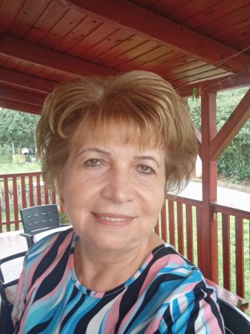 Piroska, 62 éves jákfalvai társkereső nő profil fotója Piroska, 62 éves jákfalvai társkereső nő profil fotója
