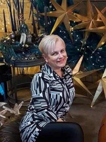 Boglárka, 49 éves várpalotai társkereső nő profil fotója Boglárka, 49 éves várpalotai társkereső nő profil fotója