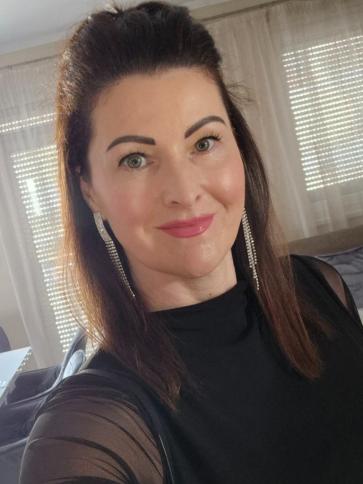 Andi, 47 éves dombóvári társkereső nő profil fotója Andi, 47 éves dombóvári társkereső nő profil fotója