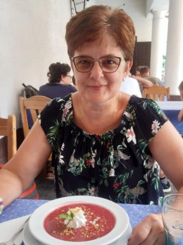 Gyöngyi, 54 éves kiskunhalasi társkereső nő profil fotója