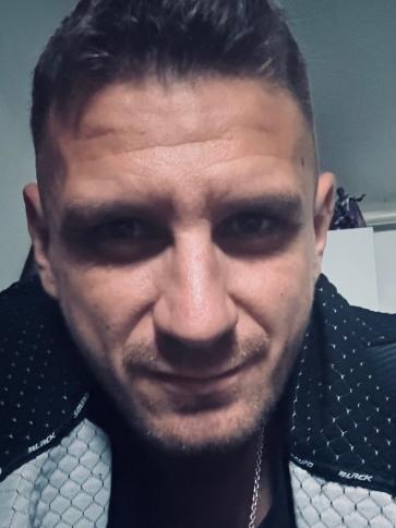 Zoltán, 34 éves dunaújvárosi társkereső férfi profil fotója