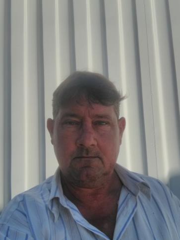 Előd, 55 éves esztergomi társkereső férfi profil fotója