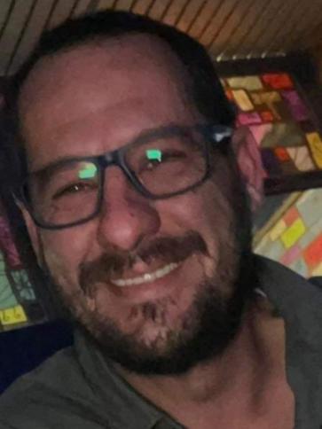 Peti, 47 éves kőszegi társkereső férfi profil fotója Peti, 47 éves kőszegi társkereső férfi profil fotója