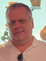 Sziasztok! Róbert vagyok. Komoly Jász-Nagykun-Szolnok megyei párkereső nők jelentkezését várom.