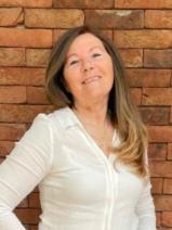 Sziasztok! Aranka vagyok. Komoly kecskeméti társkereső férfiak jelentkezését várom.