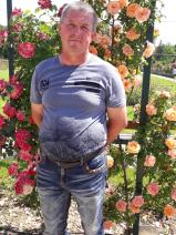 Sziasztok! Péter vagyok. Komoly csornai párkereső nők jelentkezését várom.