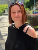 Sziasztok! Szilvia vagyok. Online budapesti randizni vágyó férfiak jelöljetek kedvencnek.