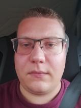 Sziasztok! Kevin vagyok. Komoly fóti párkereső nők jelentkezését várom.