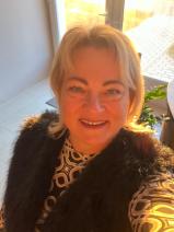 Sziasztok! Kati vagyok. Komoly győri társkereső férfiak jelentkezését várom.