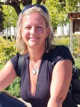 Sziasztok! Évi vagyok. Komoly kecskeméti társkereső férfiak jelentkezését várom.