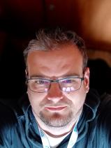 Sziasztok! Ádám vagyok. Komoly debreceni párkereső nők jelentkezését várom.