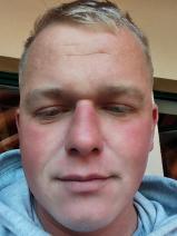 Sziasztok! Krisztián vagyok. Online Csongrád megyei randizni vágyó nők kattinsatok a kedvenc gombra.