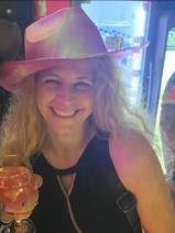 Sziasztok! Bea vagyok. Igényes Pest megyei párkereső férfit keresek.