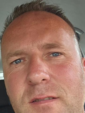 Laci, 46 éves acsai társkereső férfi profil fotója